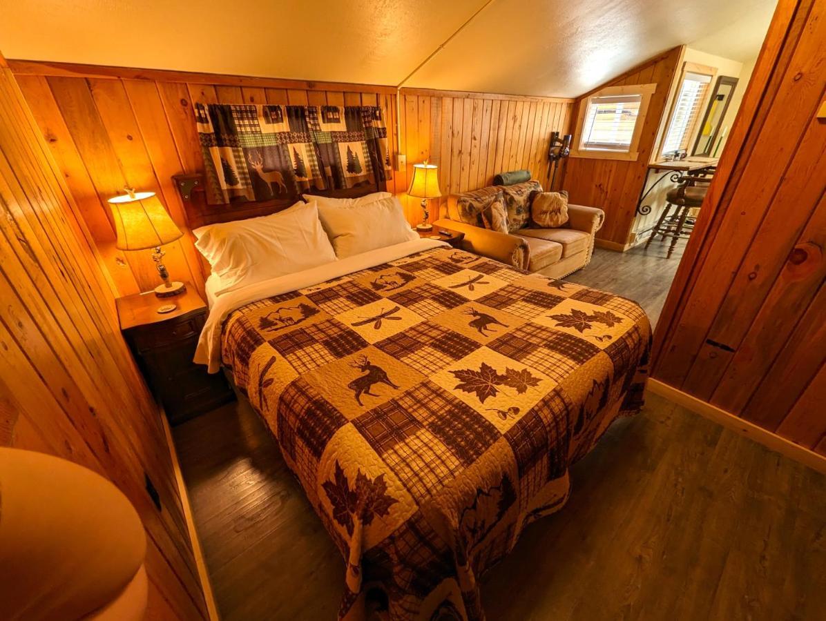 Yellowstone'S Treasure Cabins Гардінер Екстер'єр фото