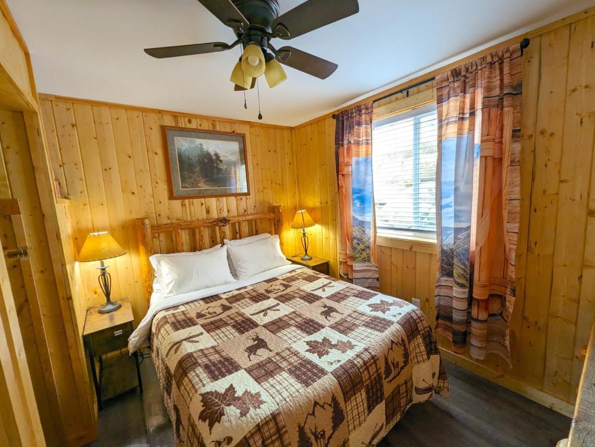 Yellowstone'S Treasure Cabins Гардінер Екстер'єр фото