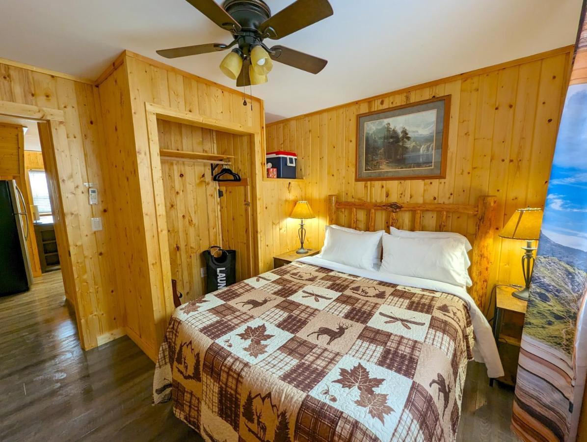 Yellowstone'S Treasure Cabins Гардінер Екстер'єр фото