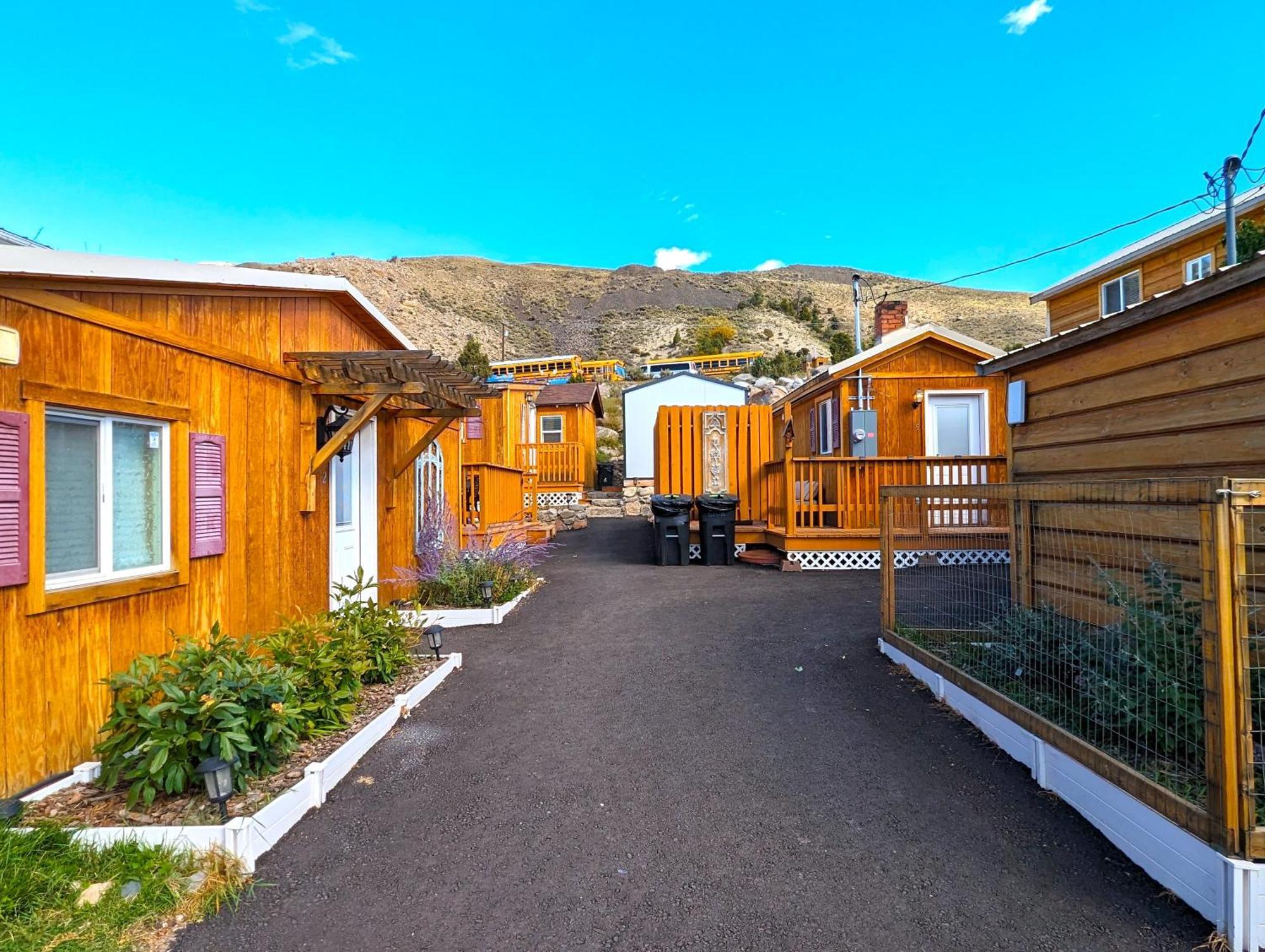 Yellowstone'S Treasure Cabins Гардінер Екстер'єр фото
