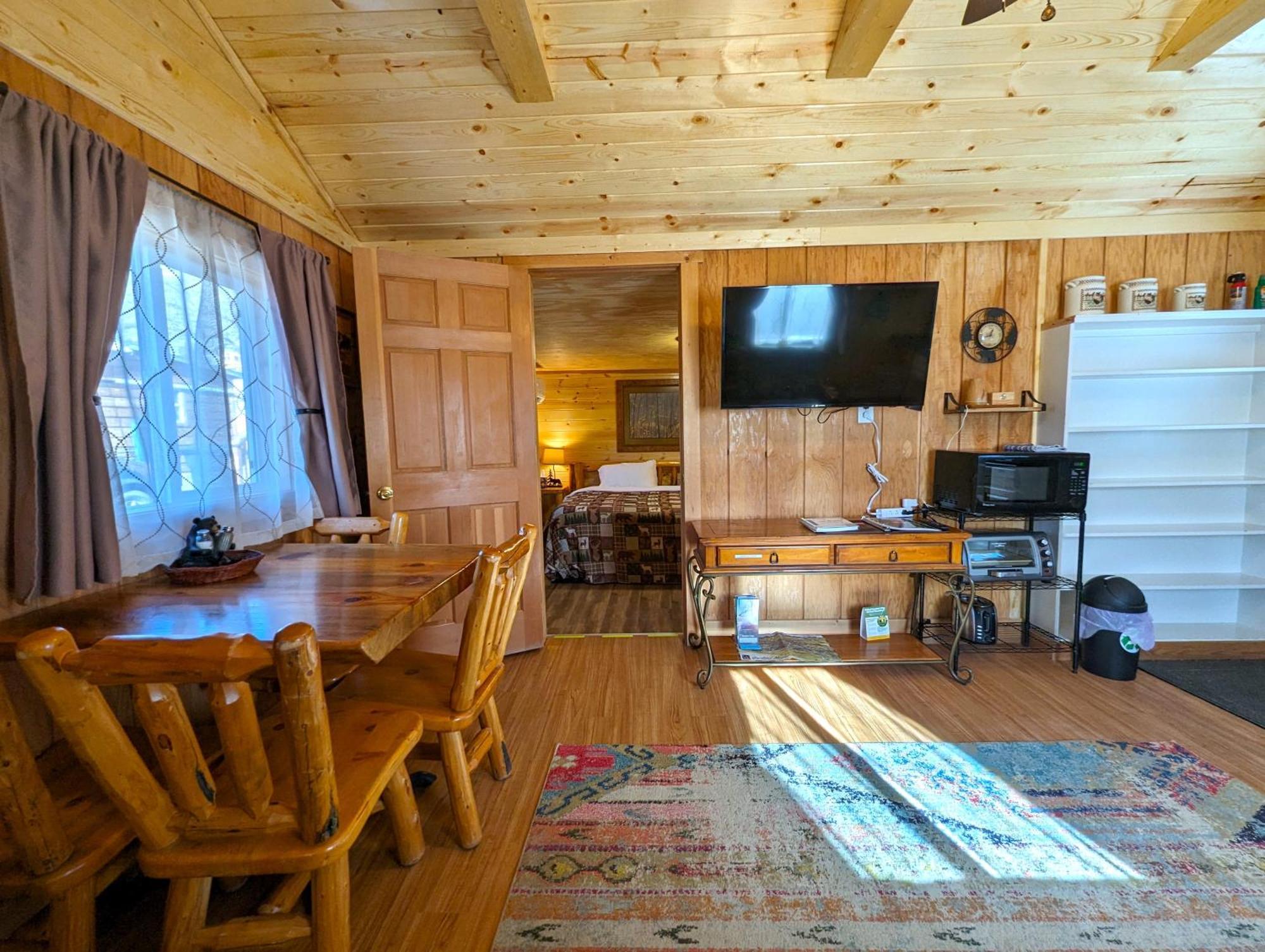 Yellowstone'S Treasure Cabins Гардінер Екстер'єр фото