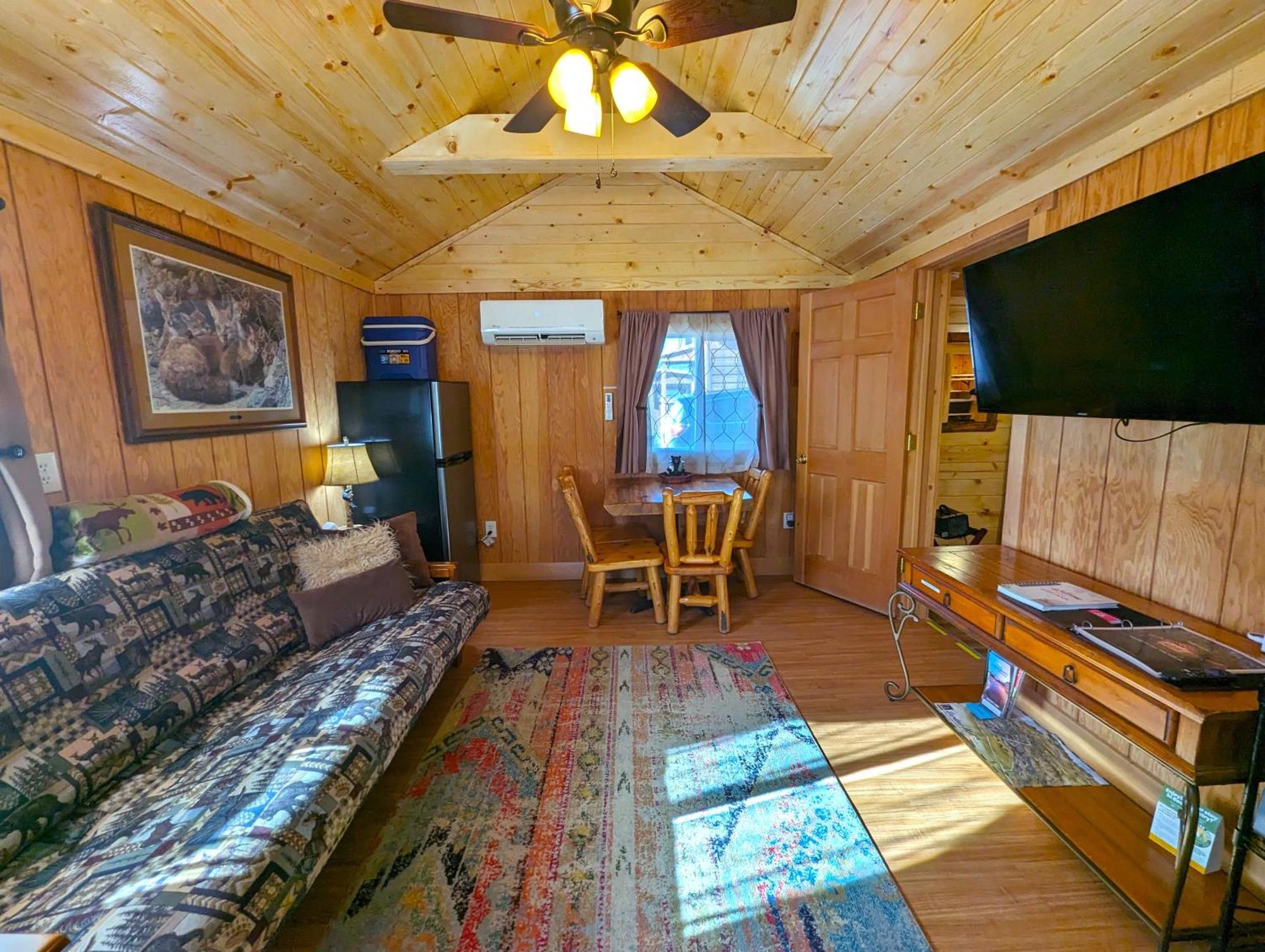 Yellowstone'S Treasure Cabins Гардінер Екстер'єр фото