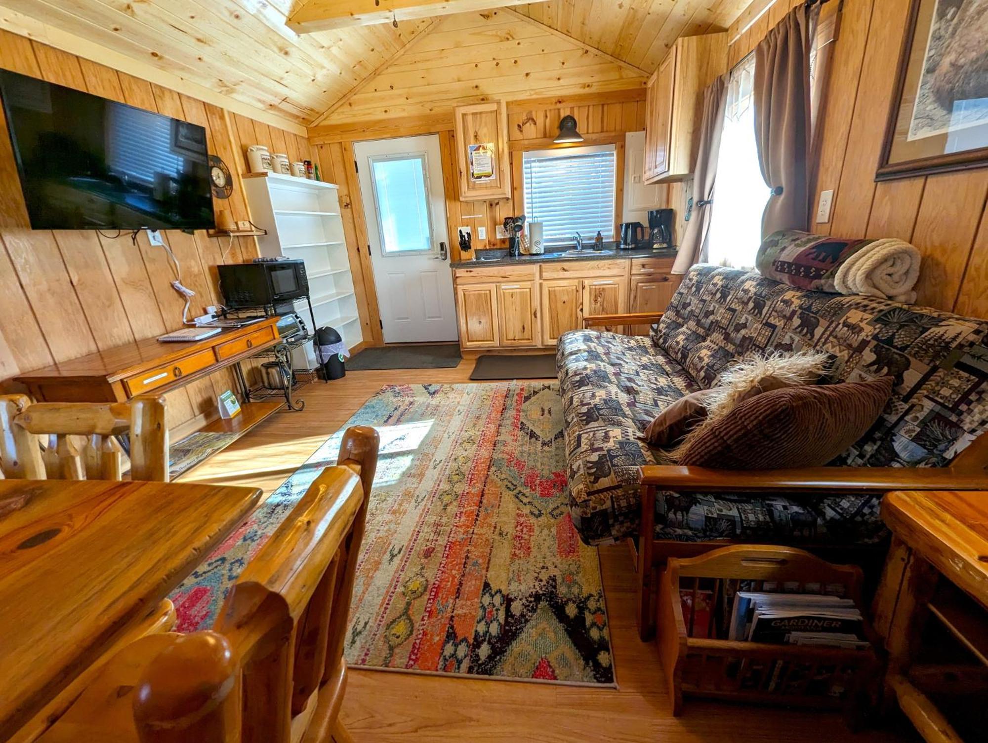 Yellowstone'S Treasure Cabins Гардінер Екстер'єр фото
