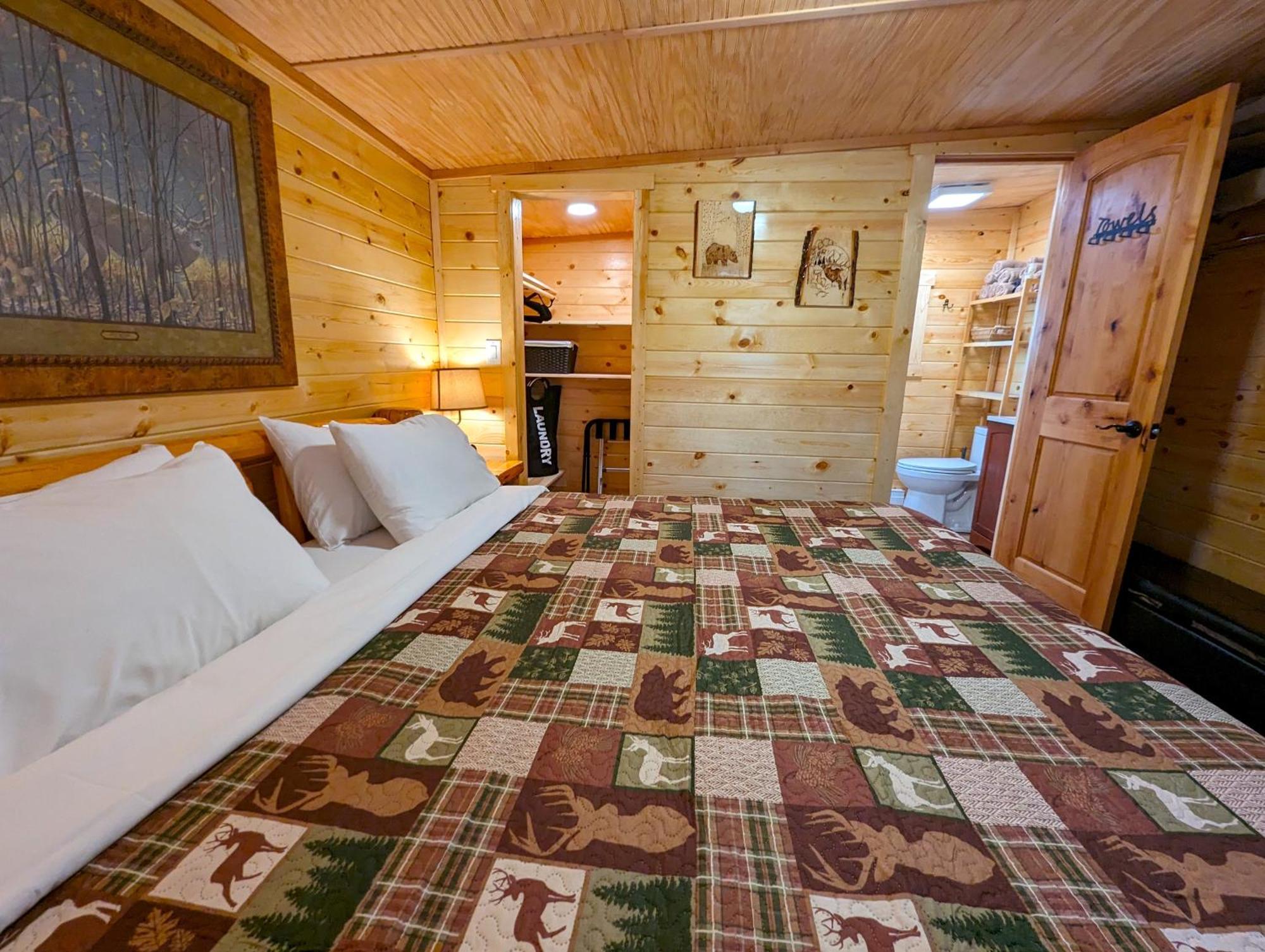 Yellowstone'S Treasure Cabins Гардінер Екстер'єр фото