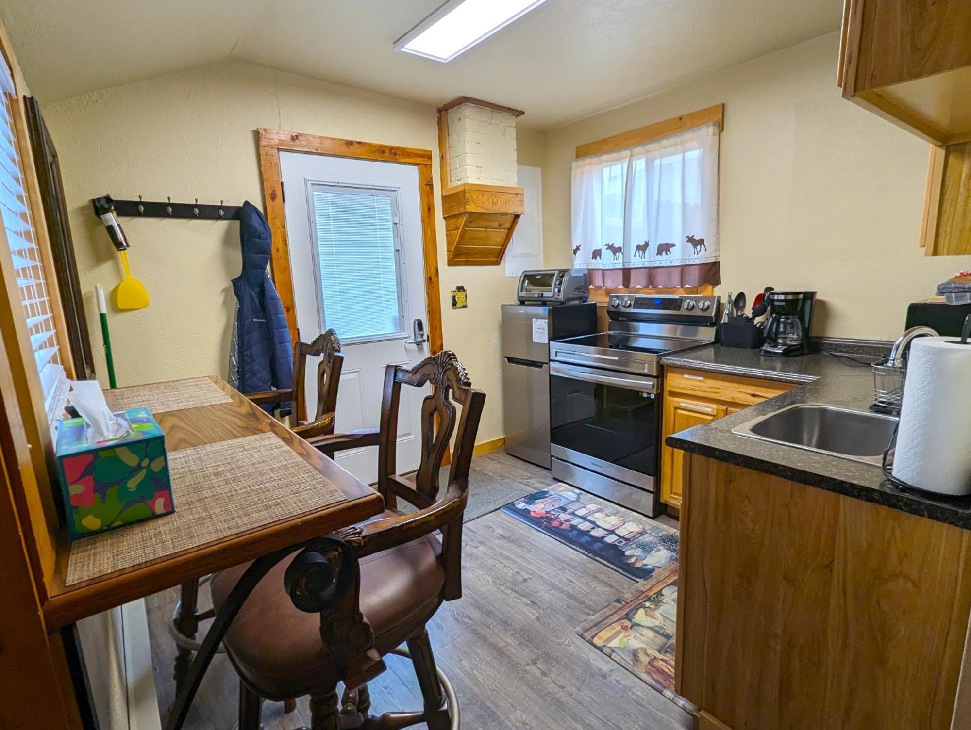 Yellowstone'S Treasure Cabins Гардінер Екстер'єр фото