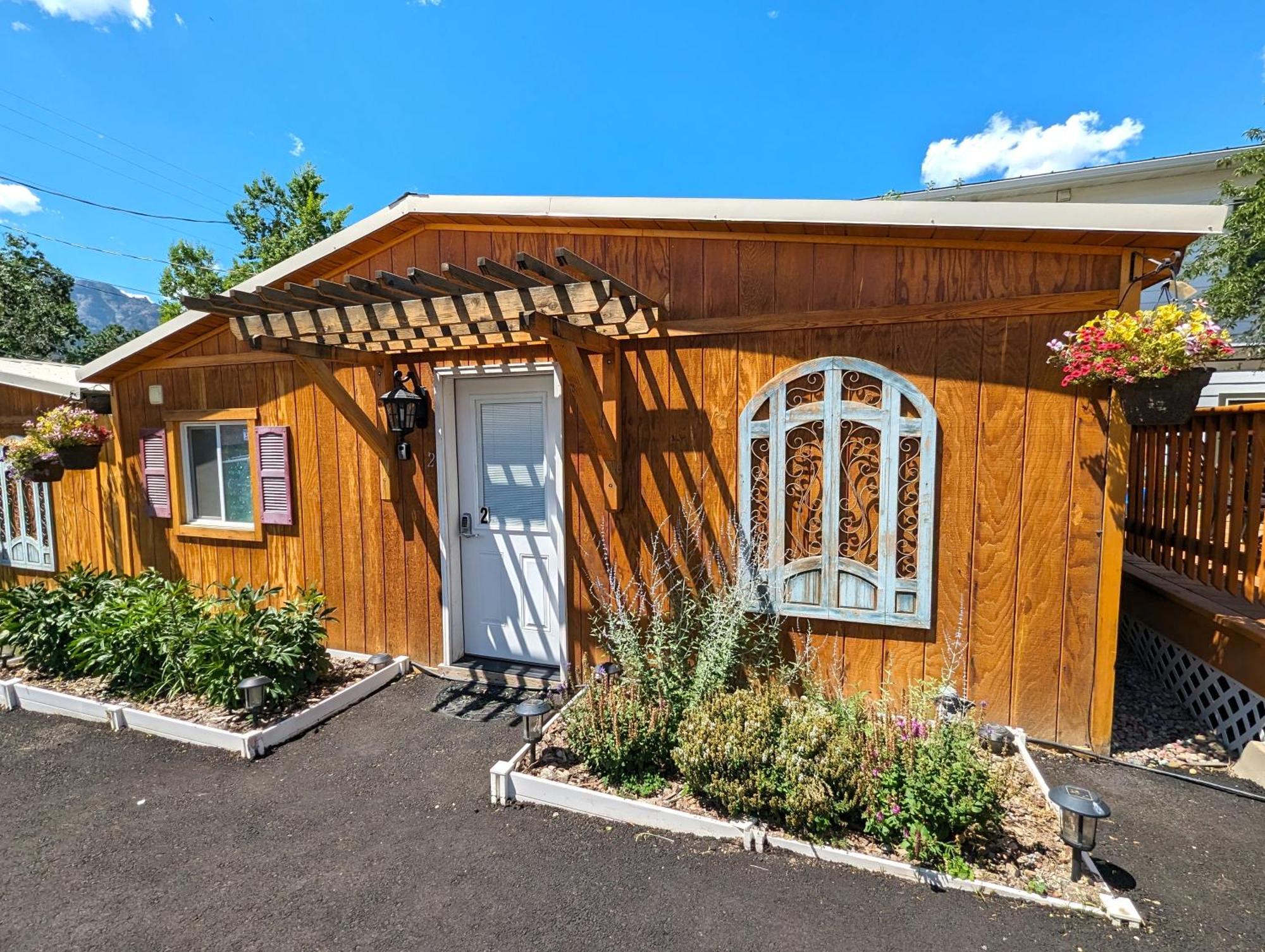 Yellowstone'S Treasure Cabins Гардінер Екстер'єр фото
