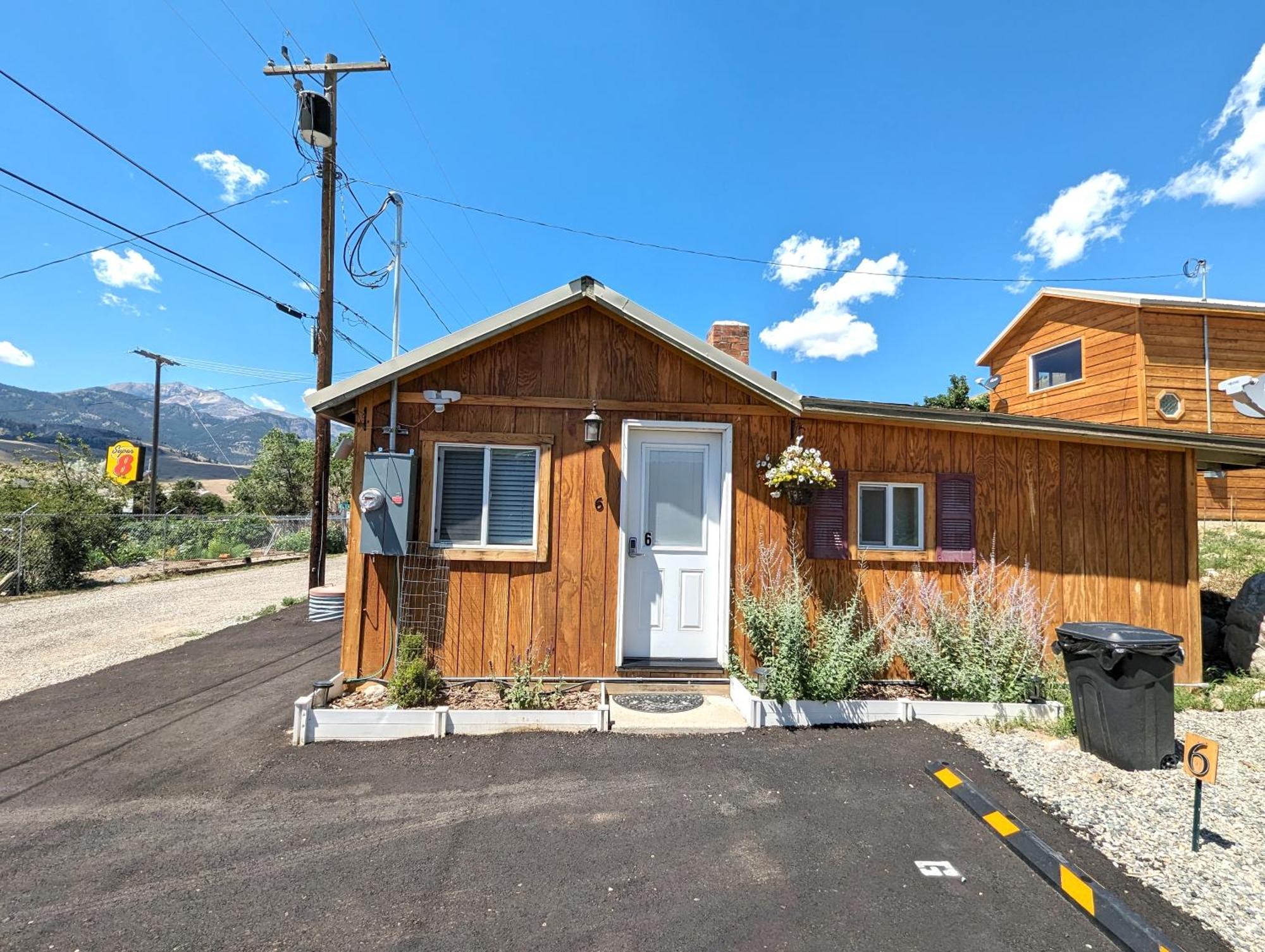 Yellowstone'S Treasure Cabins Гардінер Екстер'єр фото