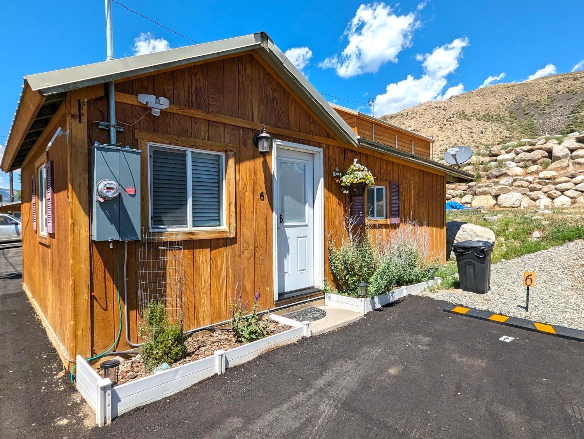 Yellowstone'S Treasure Cabins Гардінер Екстер'єр фото