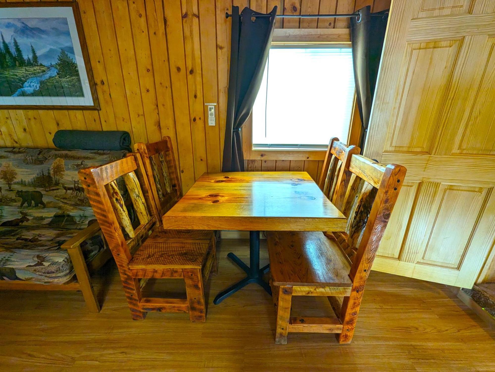 Yellowstone'S Treasure Cabins Гардінер Екстер'єр фото