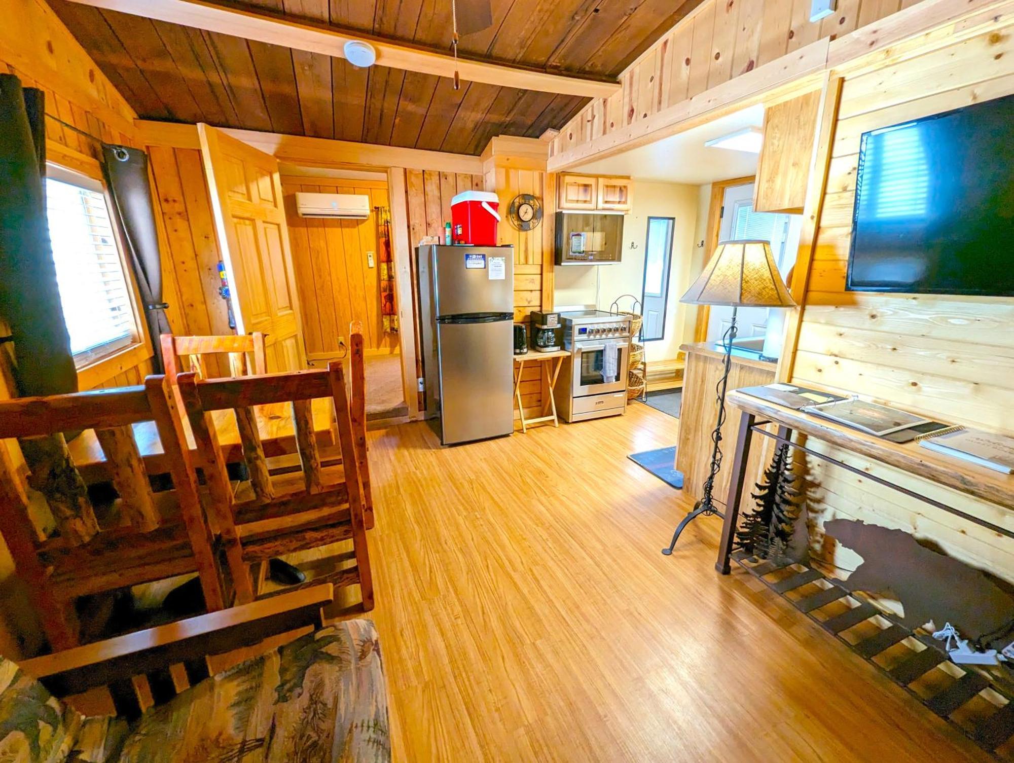 Yellowstone'S Treasure Cabins Гардінер Екстер'єр фото