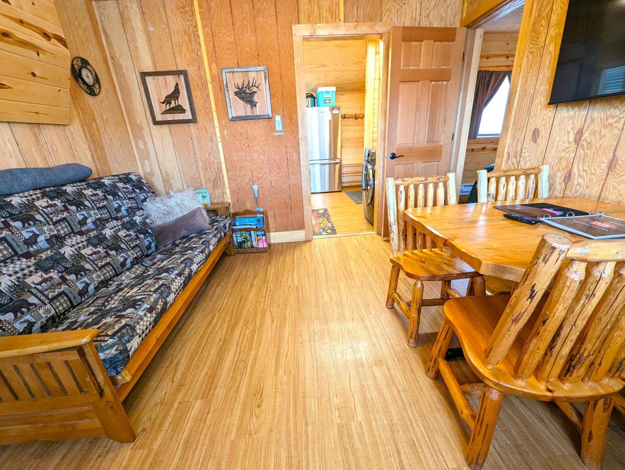 Yellowstone'S Treasure Cabins Гардінер Екстер'єр фото