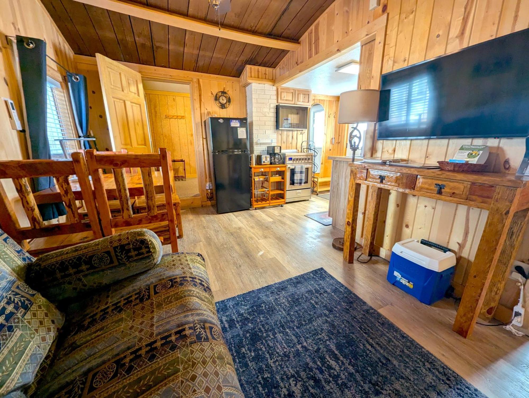 Yellowstone'S Treasure Cabins Гардінер Екстер'єр фото