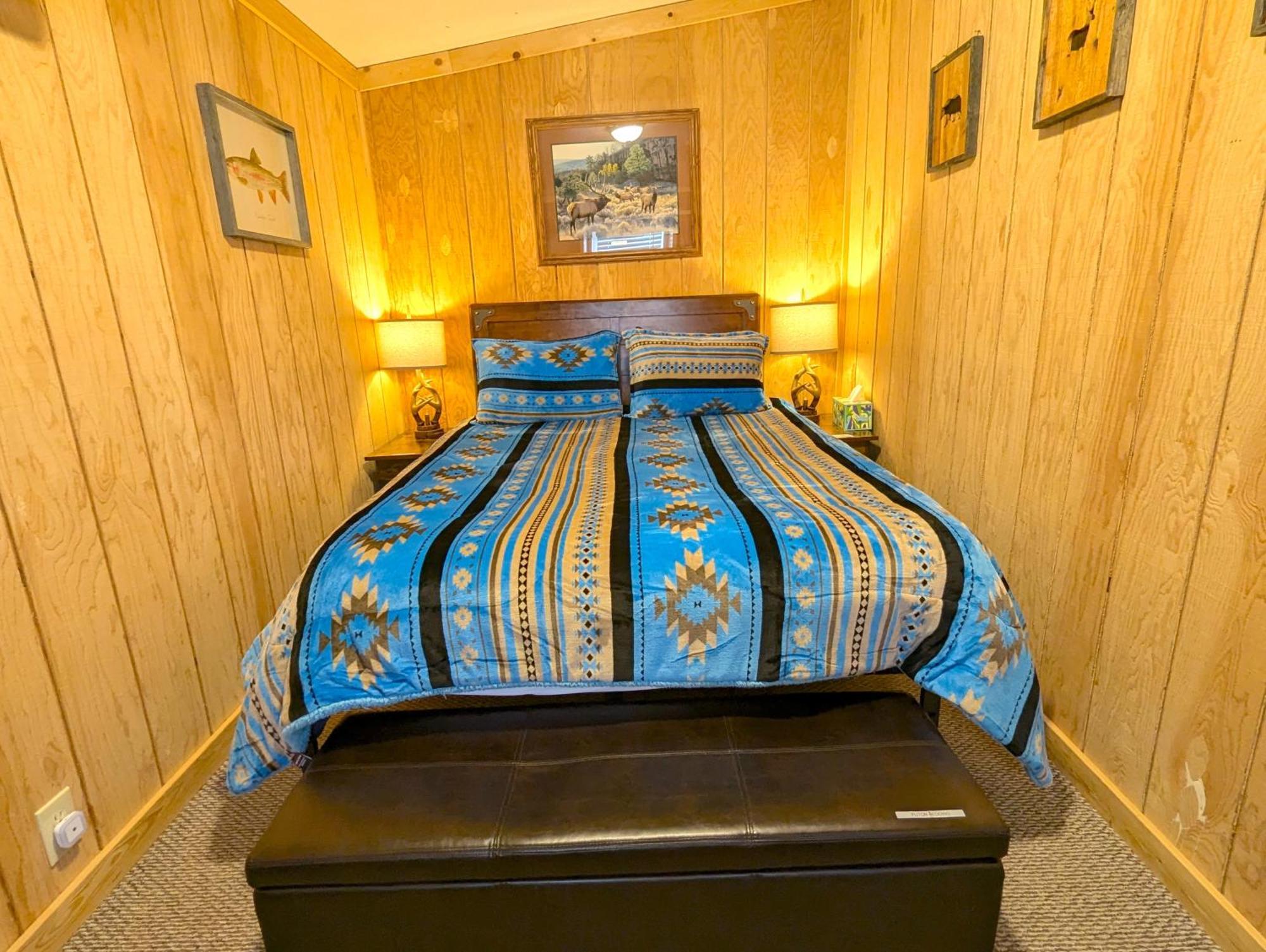 Yellowstone'S Treasure Cabins Гардінер Екстер'єр фото