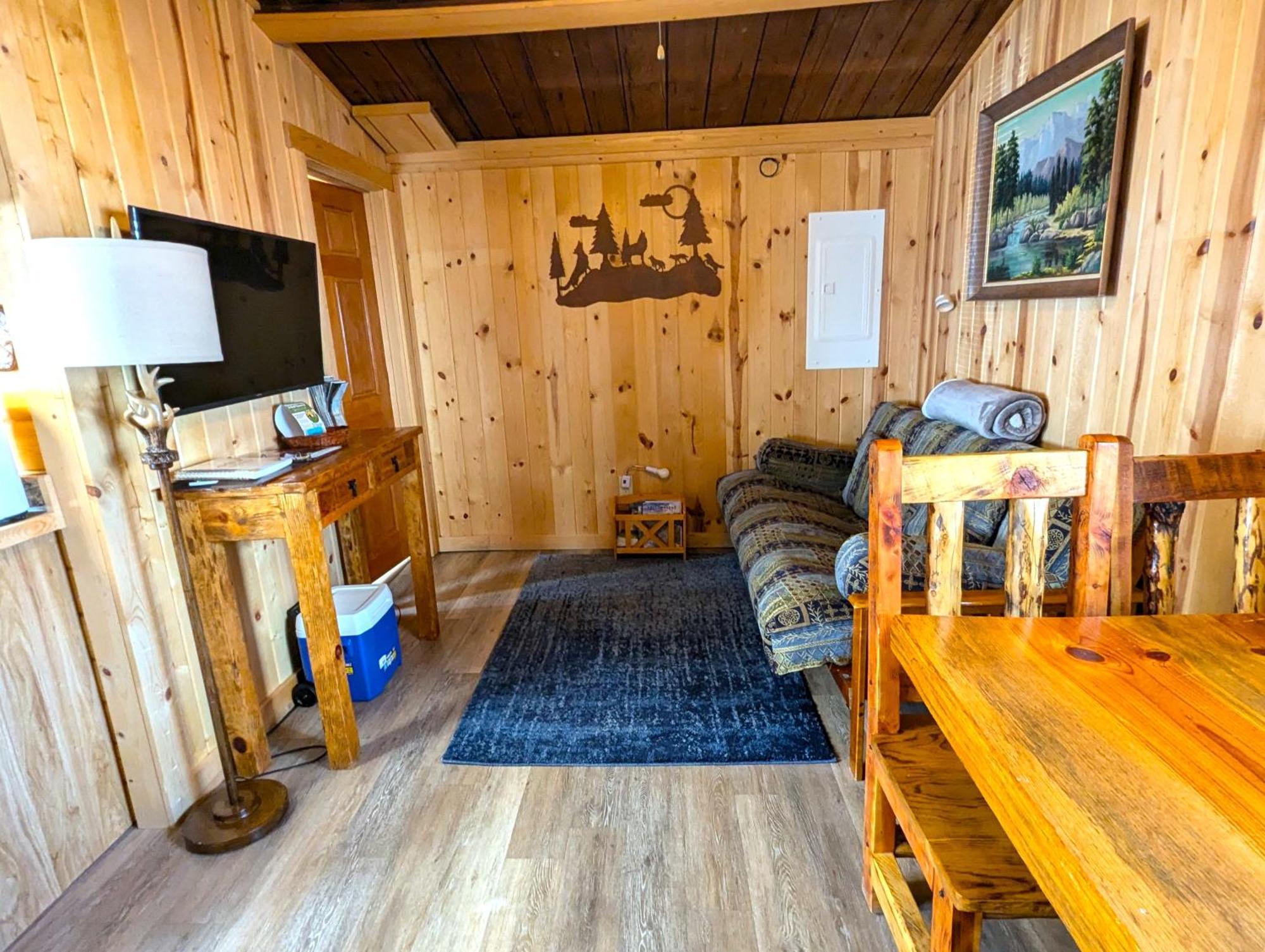 Yellowstone'S Treasure Cabins Гардінер Екстер'єр фото