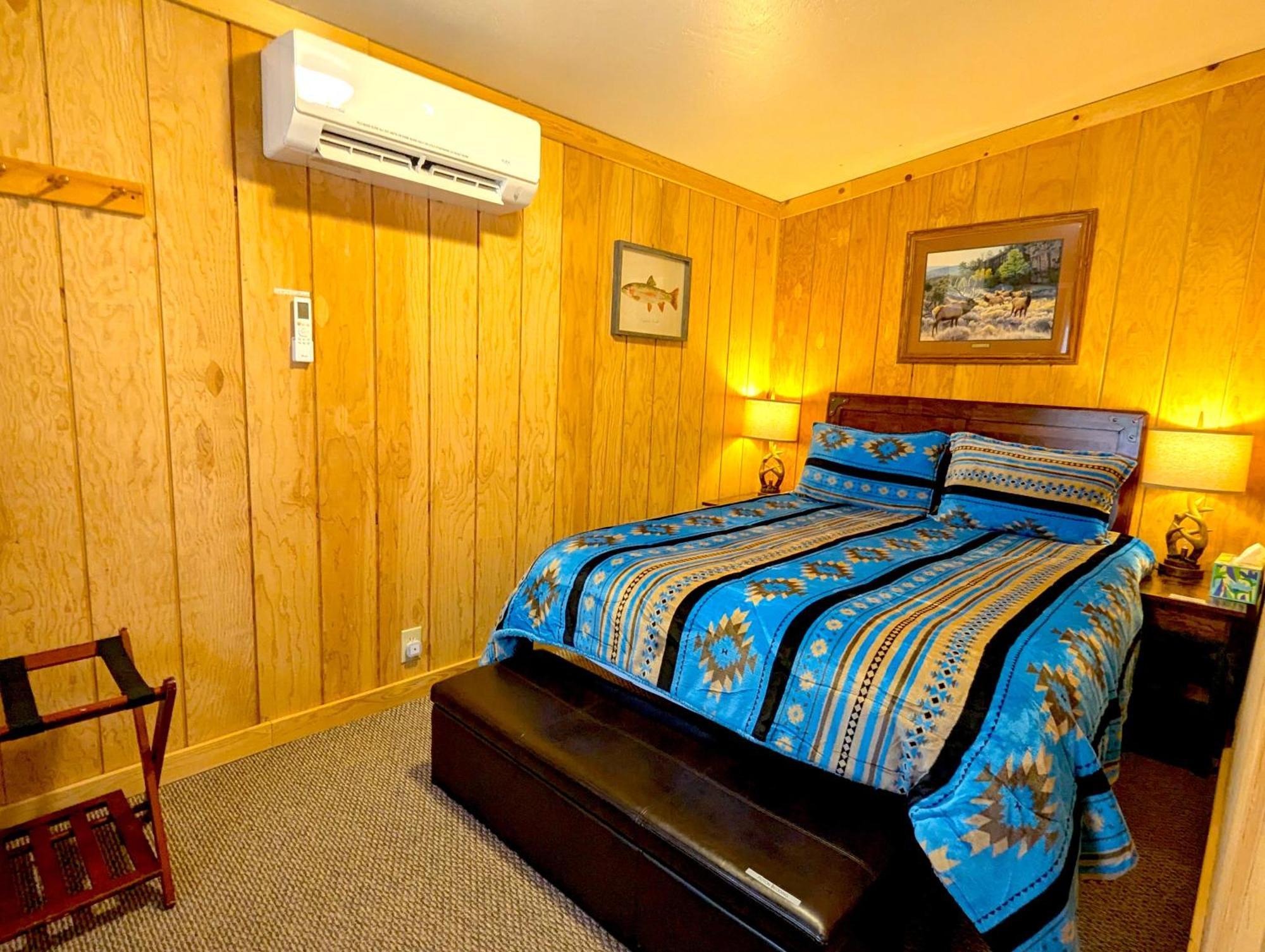 Yellowstone'S Treasure Cabins Гардінер Екстер'єр фото
