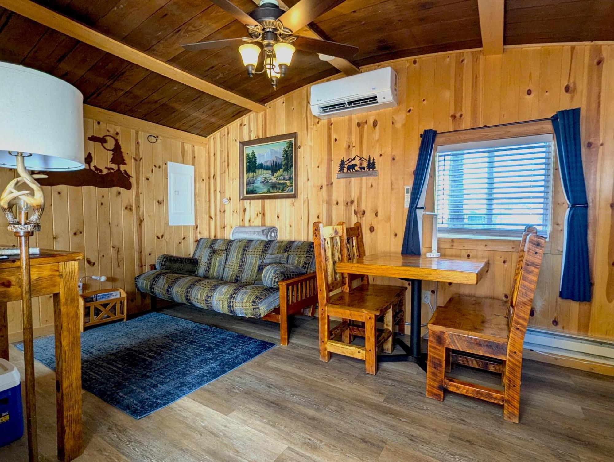 Yellowstone'S Treasure Cabins Гардінер Екстер'єр фото