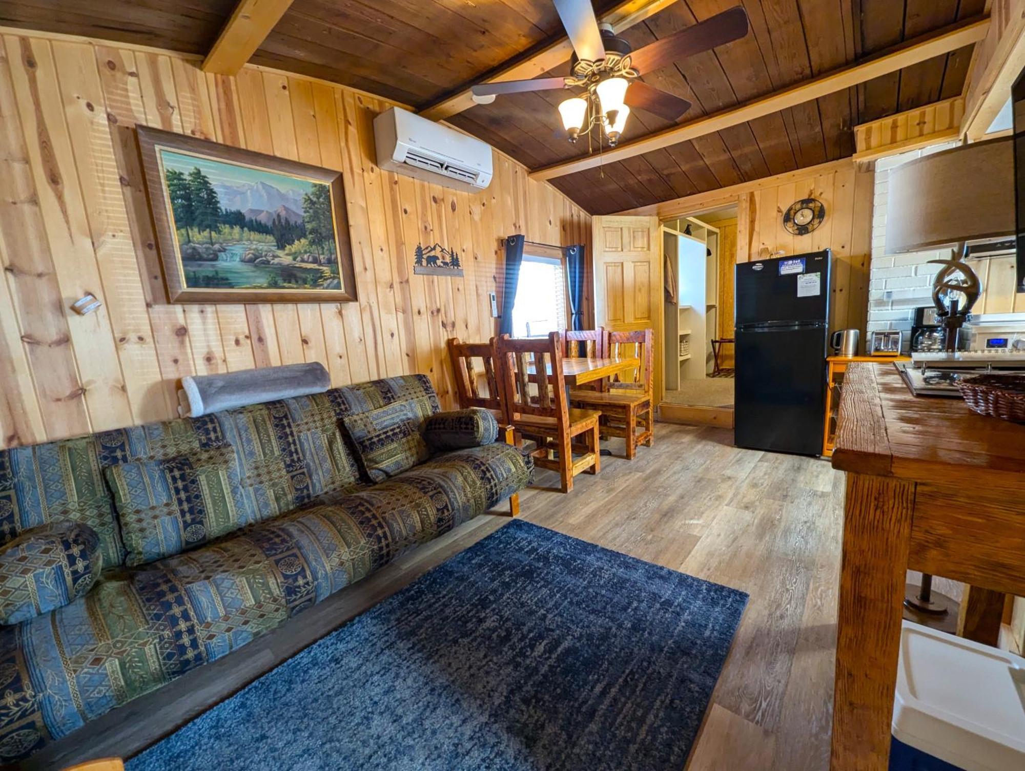Yellowstone'S Treasure Cabins Гардінер Екстер'єр фото