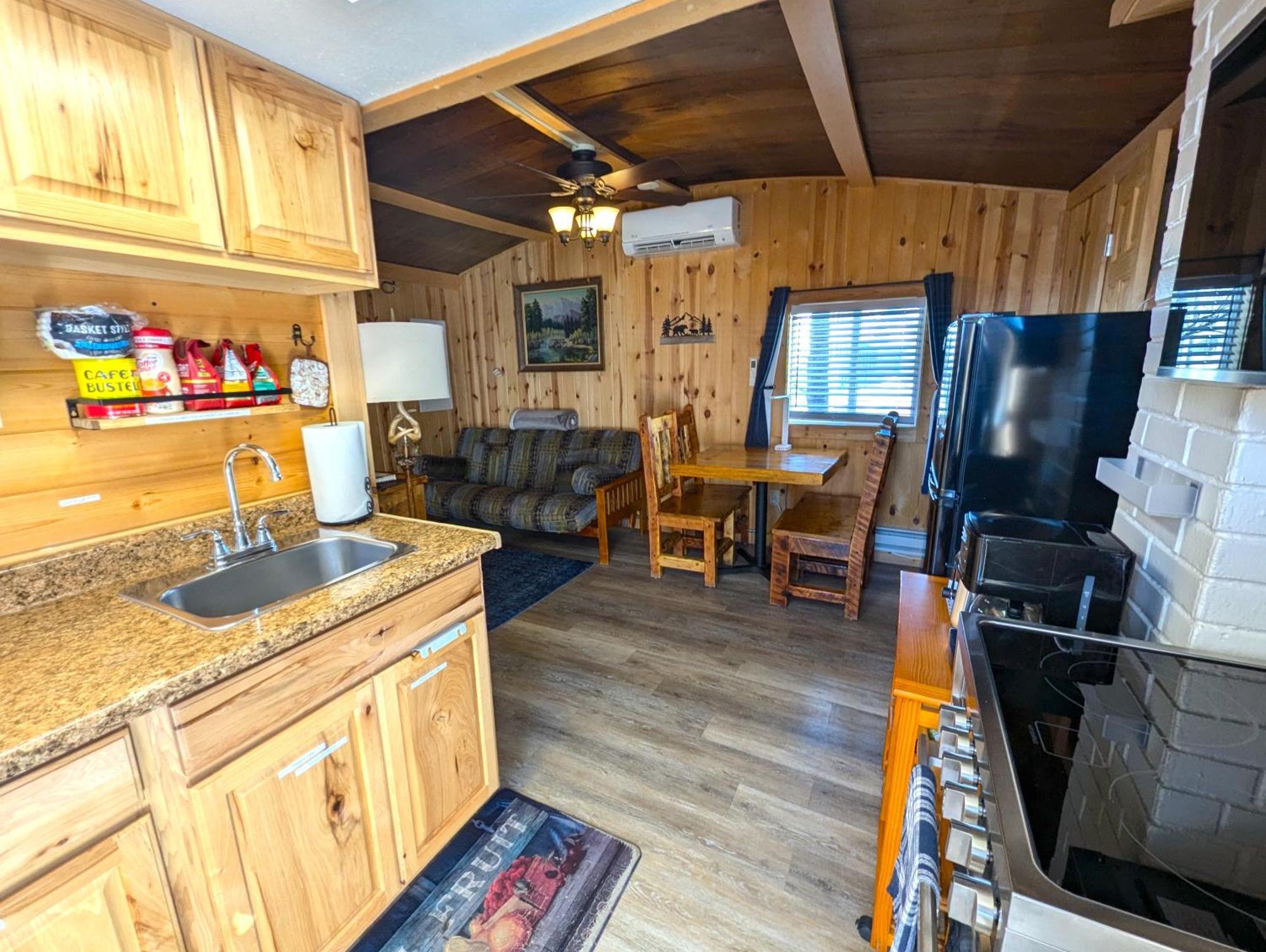 Yellowstone'S Treasure Cabins Гардінер Екстер'єр фото